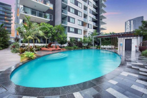 Great Location 2BR Apt Pool Carpark at South BNE